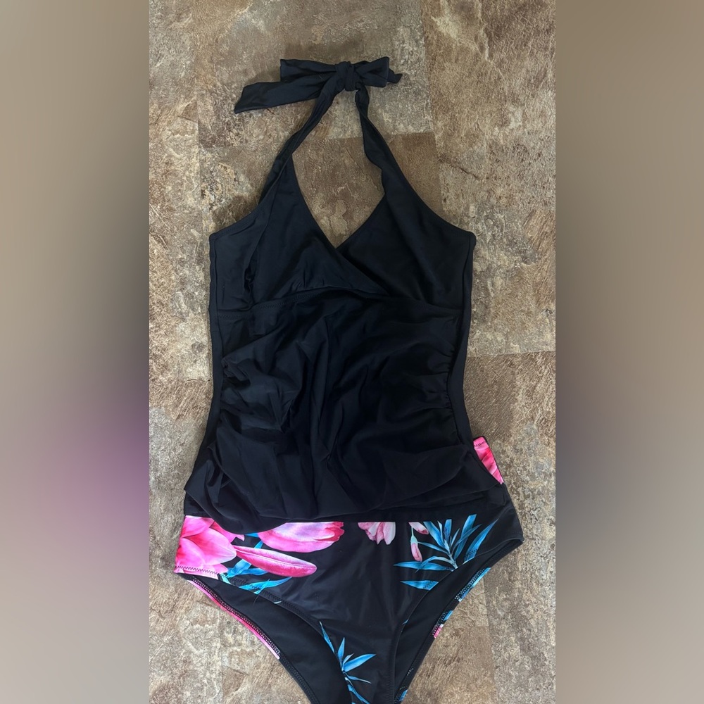 Chic Black and Pink Floral Bikini